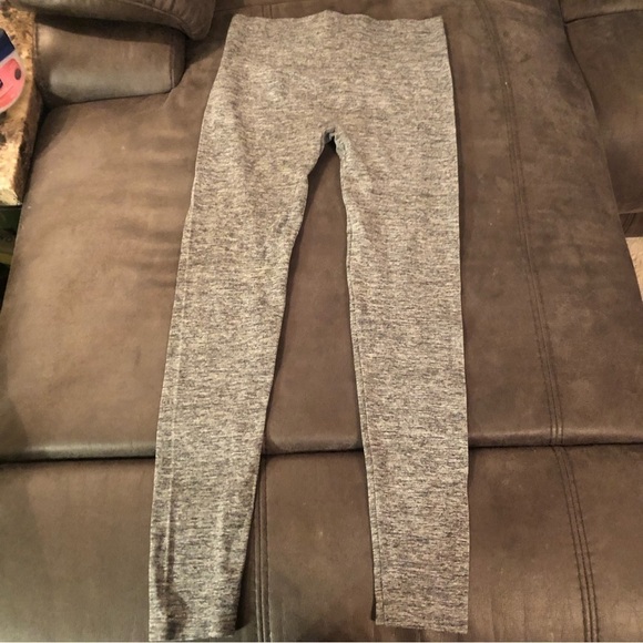 Suzy Shier Grey Leggings Size Medium - Picture 4 of 4